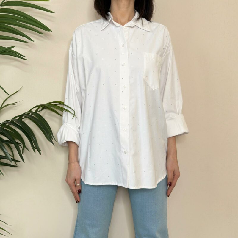 TENSIONE IN - Camicia over borchiette bianca