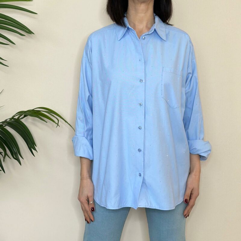 TENSIONE IN - Camicia over borchiette azzurra