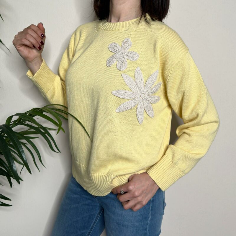 VICOLO - Maglia fiori ricamati gialla