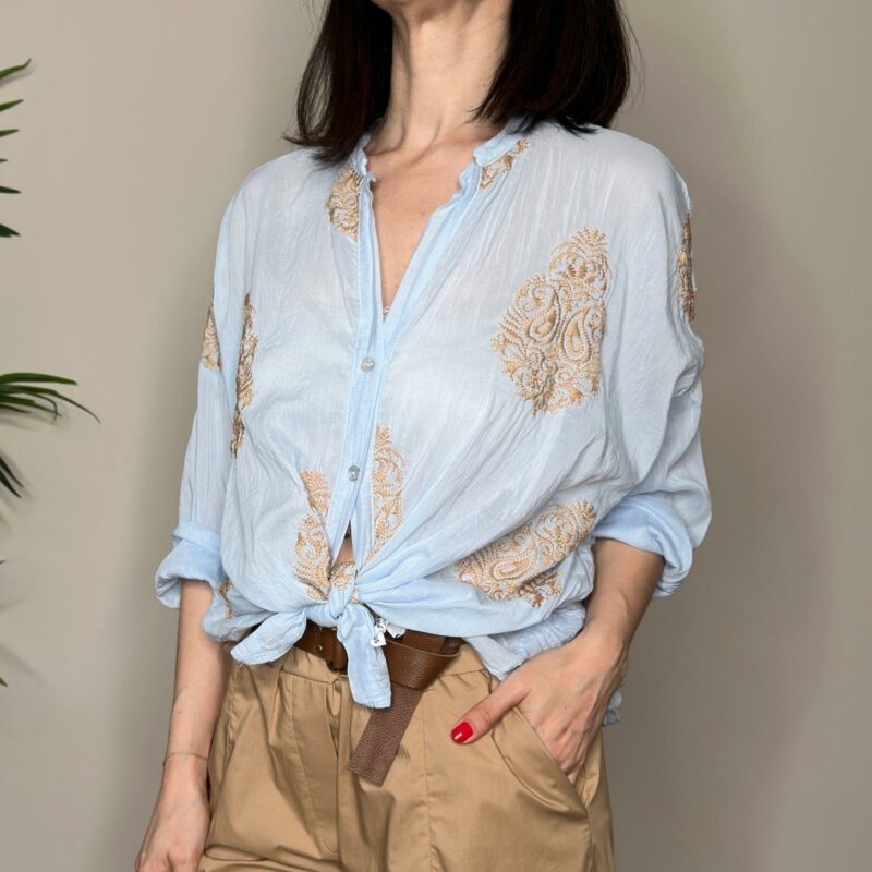 TENSIONE IN - Camicia misto seta azzurra ricamo