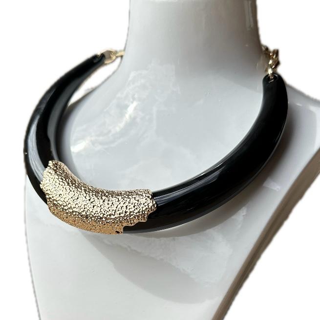 Collana girocollo nero