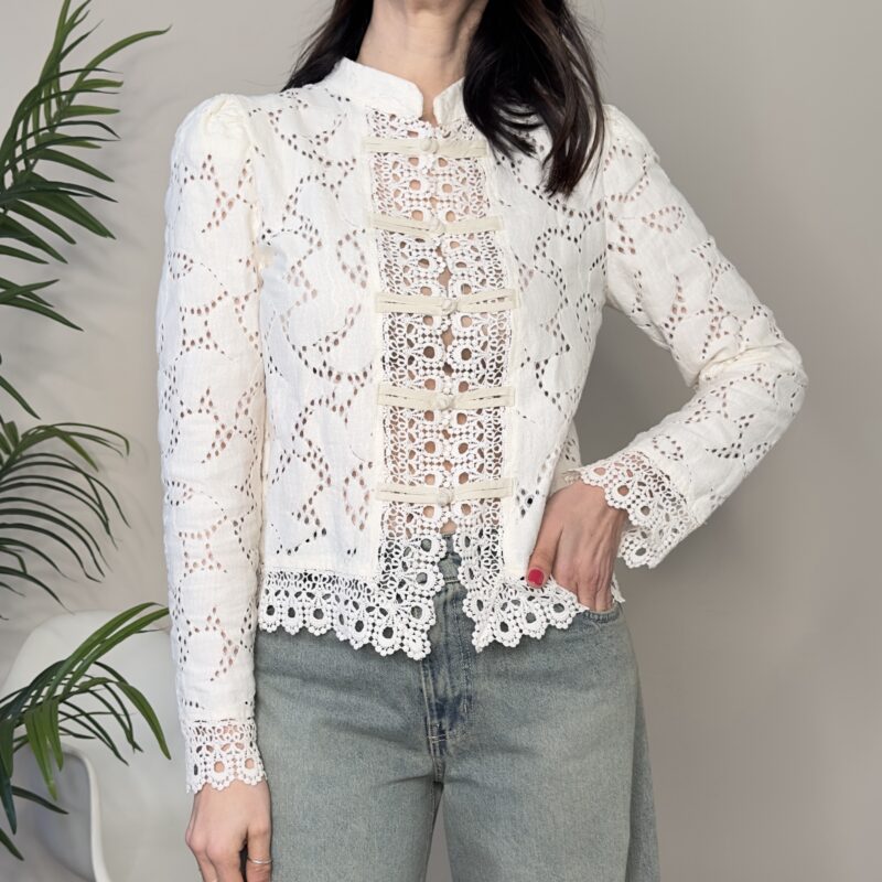 TENSIONE IN - Camicia in pizzo con alamari