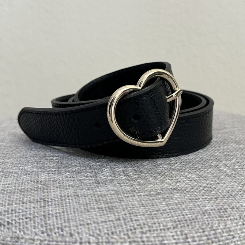Cintura in pelle nera fibbia cuore