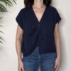 TENSIONE IN – Gilet bottoni blu